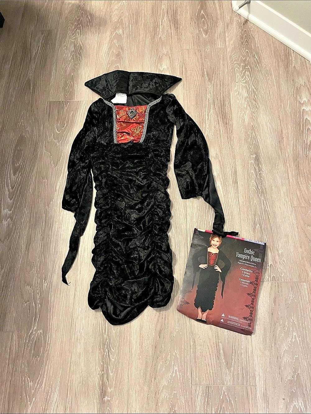Child Gothic Vampire Queen Halloween Costume child size M(8-10)